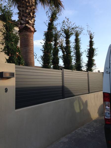 Pose d'une clôture en aluminium sur muret à Marignane